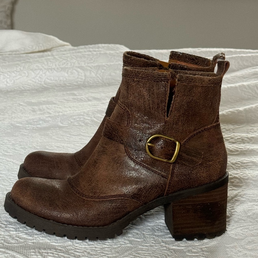 Lucky Brand brown distressed boots - Picture 4 of 10